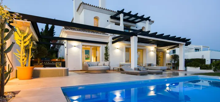 Venta de villa independiente en Las Chapas 0