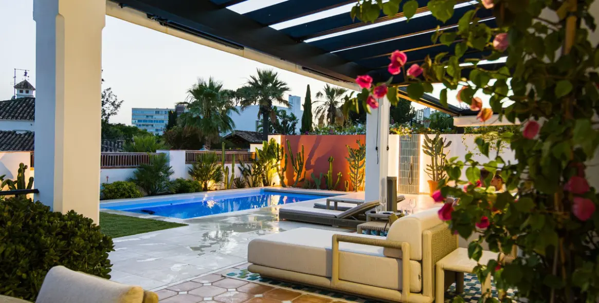 Venta de villa independiente en Las Chapas 2