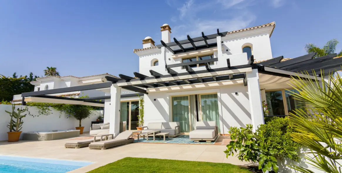 Venta de villa independiente en Las Chapas 3
