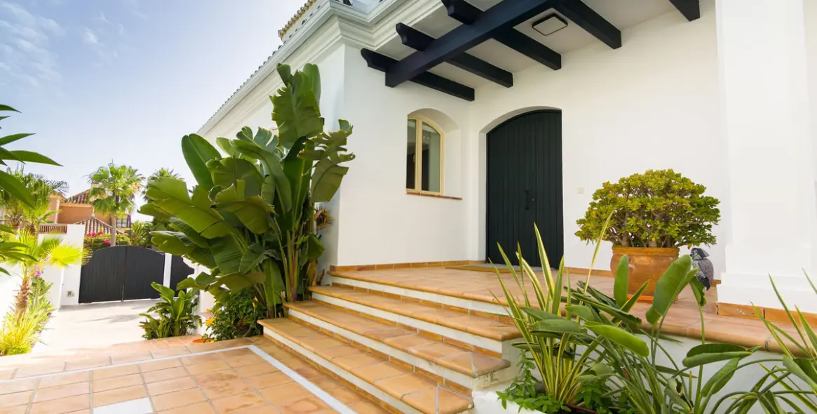 Venta de villa independiente en Las Chapas 5