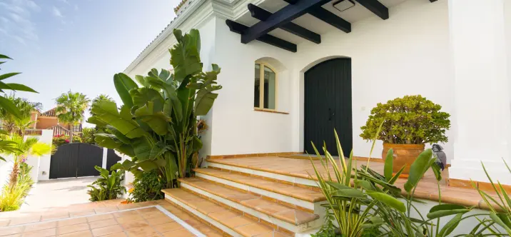 Venta de villa independiente en Las Chapas 4
