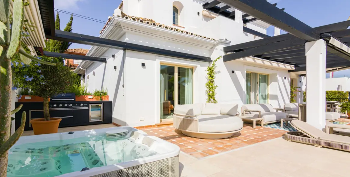 Venta de villa independiente en Las Chapas 6