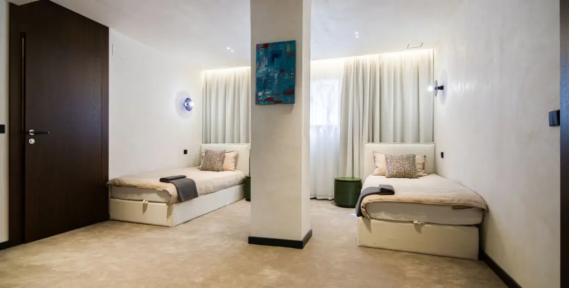 Venta de villa independiente en Las Chapas 26