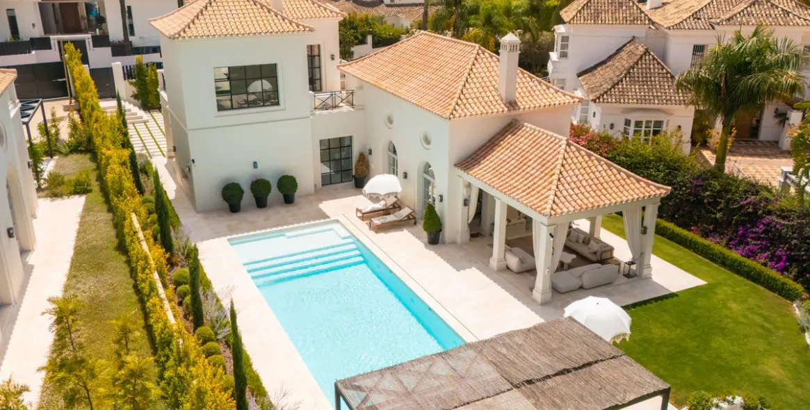 Venta de villa independiente en Nueva Andalucía 2