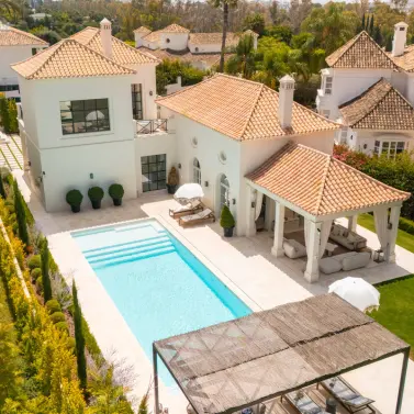 Venta de villa independiente en Nueva Andalucía