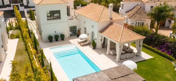 Venta de villa independiente en Nueva Andalucía 1