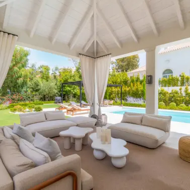 Venta de villa independiente en Nueva Andalucía