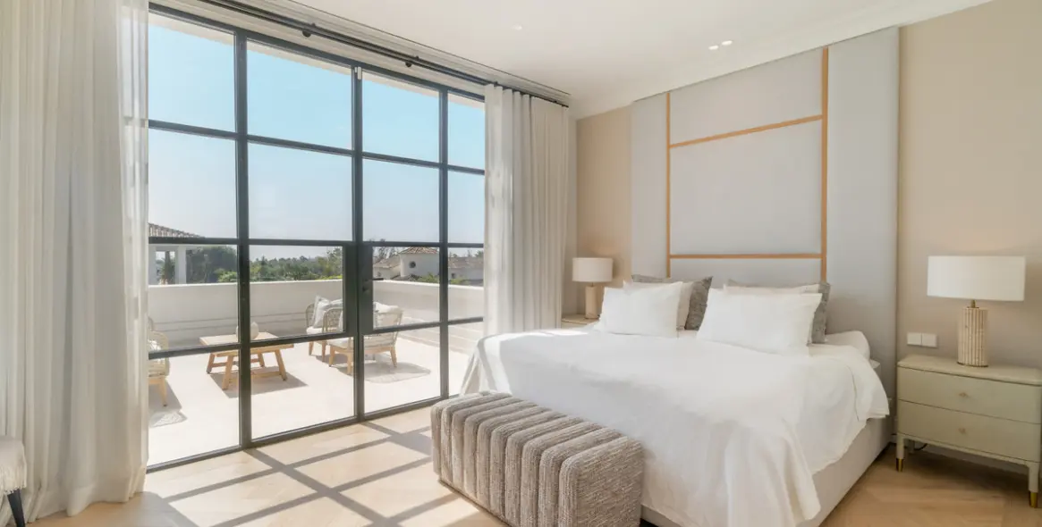 Venta de villa independiente en Nueva Andalucía 8