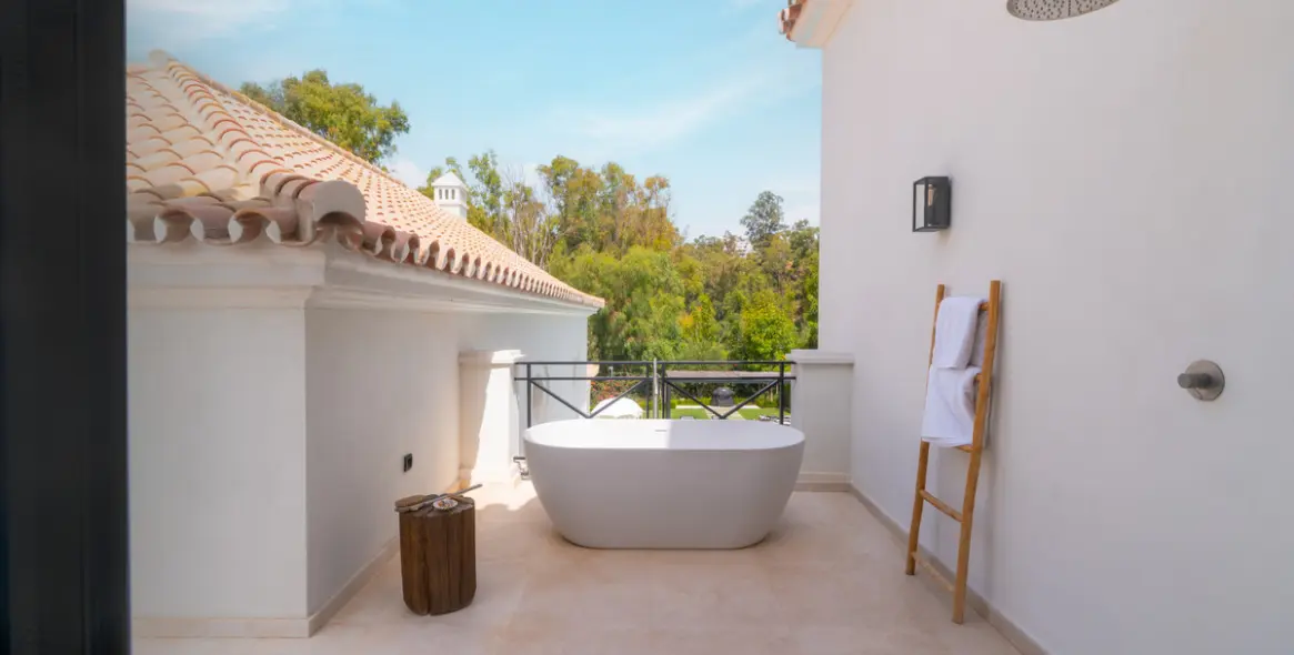 Venta de villa independiente en Nueva Andalucía 11