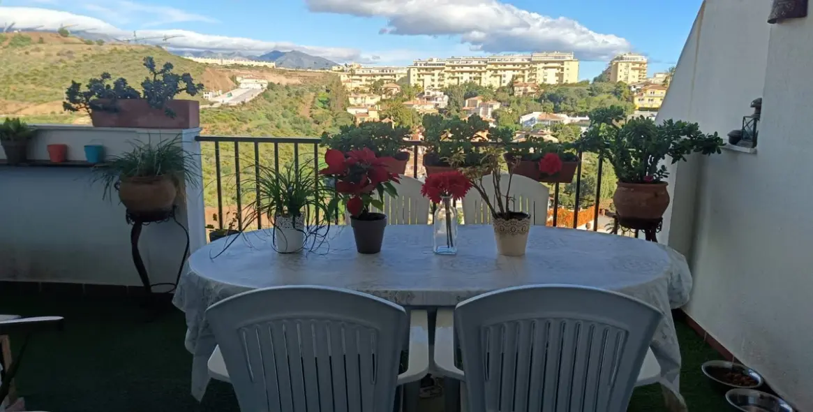 Venta de apartamento en planta media en Miraflores 1