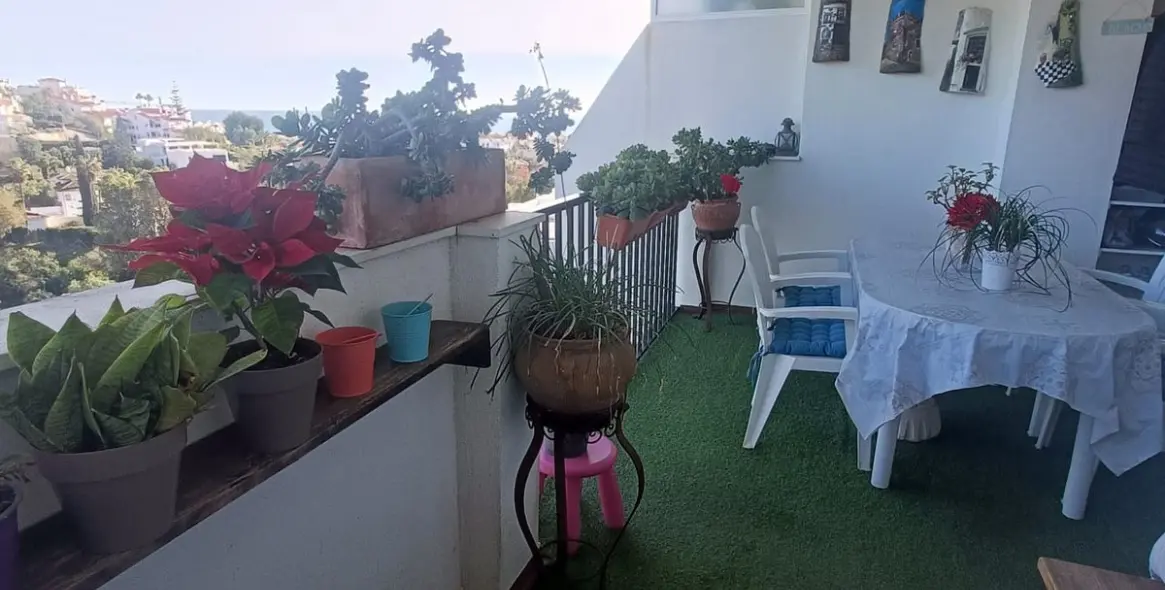 Venta de apartamento en planta media en Miraflores 3