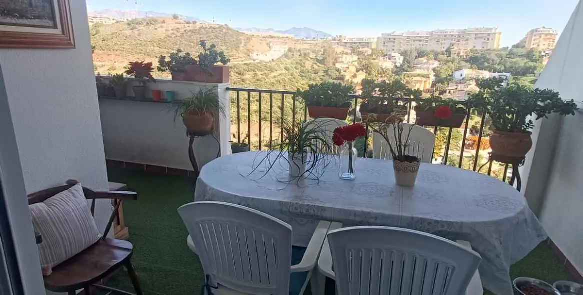 Venta de apartamento en planta media en Miraflores 8