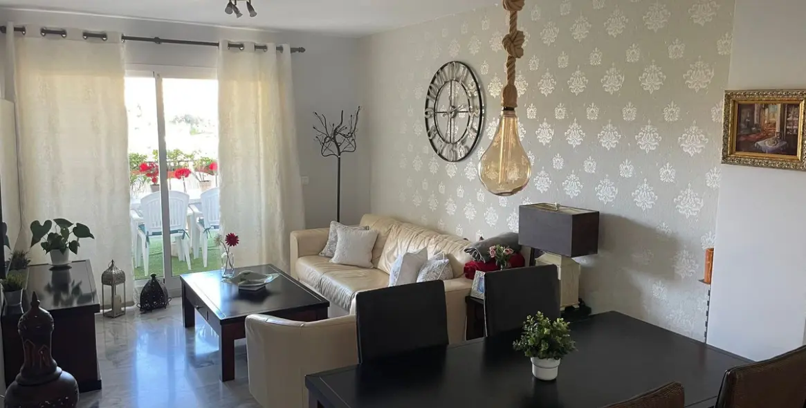 Venta de apartamento en planta media en Miraflores 10