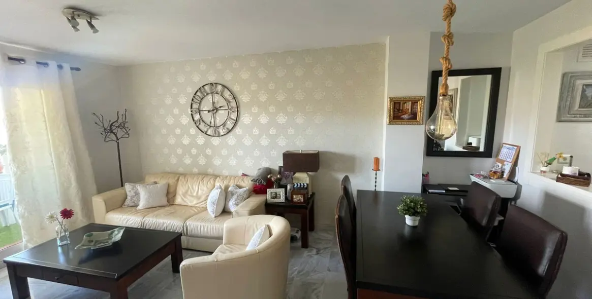 Venta de apartamento en planta media en Miraflores 11
