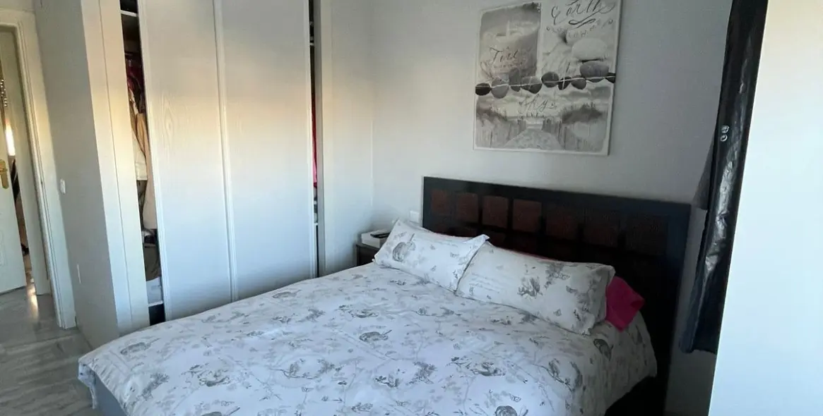 Venta de apartamento en planta media en Miraflores 18