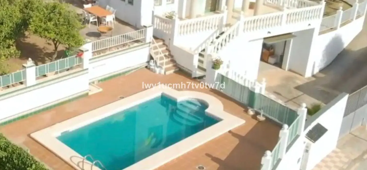 Sale of detached villa in Puerto de la Torre 1