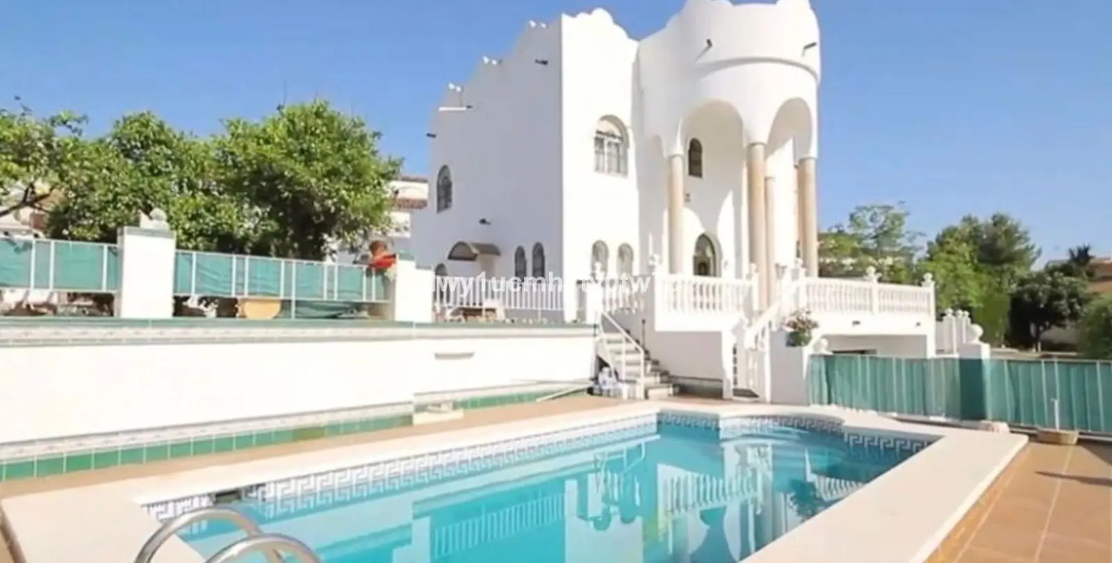 Sale of detached villa in Puerto de la Torre 3