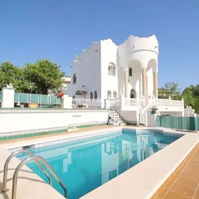Sale of detached villa in Puerto de la Torre
