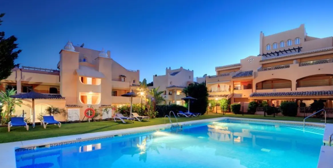 Краткосрочная аренда апартаментов на первом этаже в Elviria 1