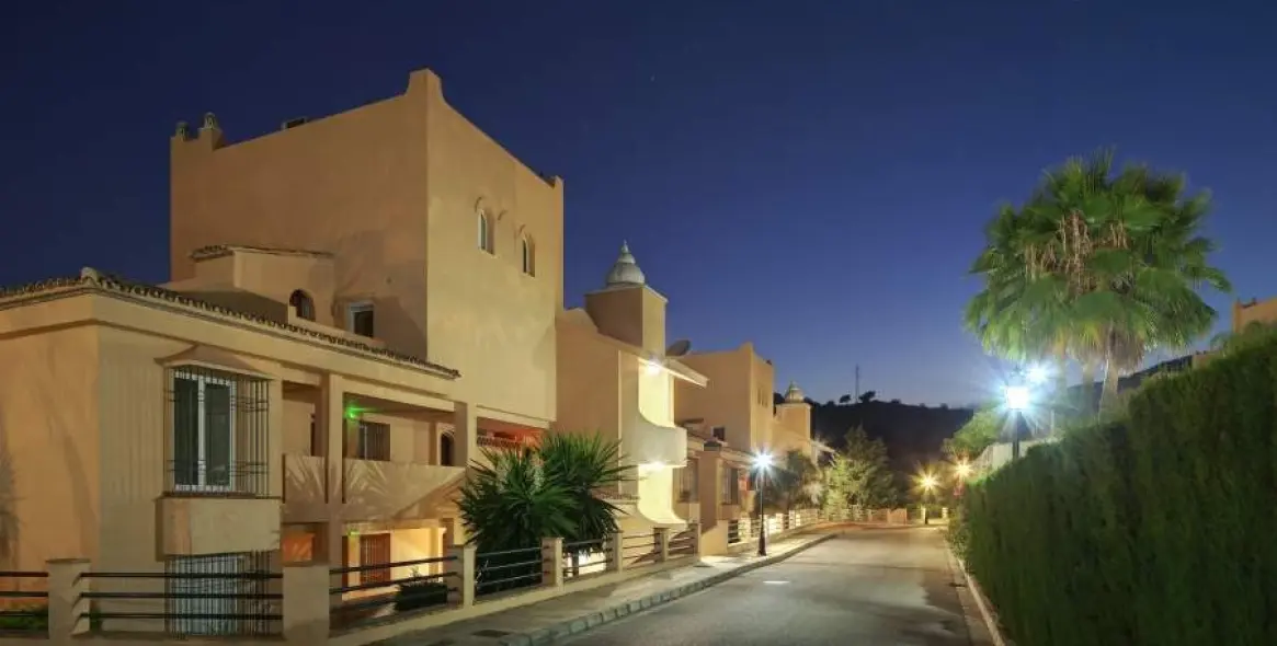 Краткосрочная аренда апартаментов на первом этаже в Elviria 25