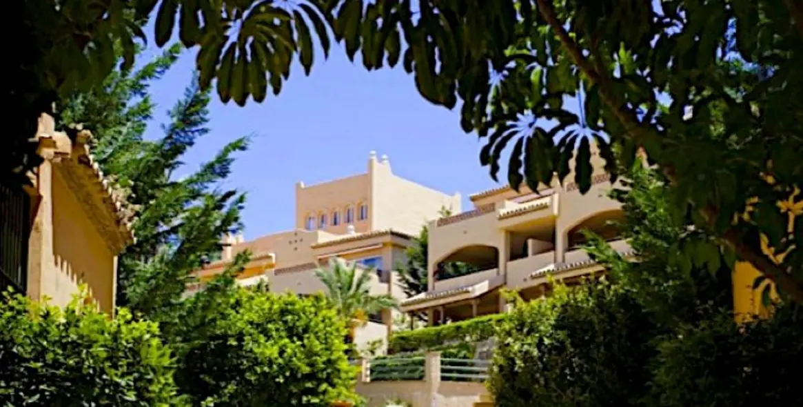 Краткосрочная аренда апартаментов на первом этаже в Elviria 26