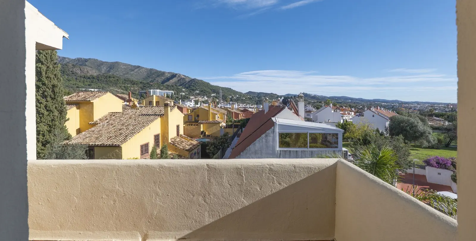 Продажа двухуровневых апартаментов в Marbella 6