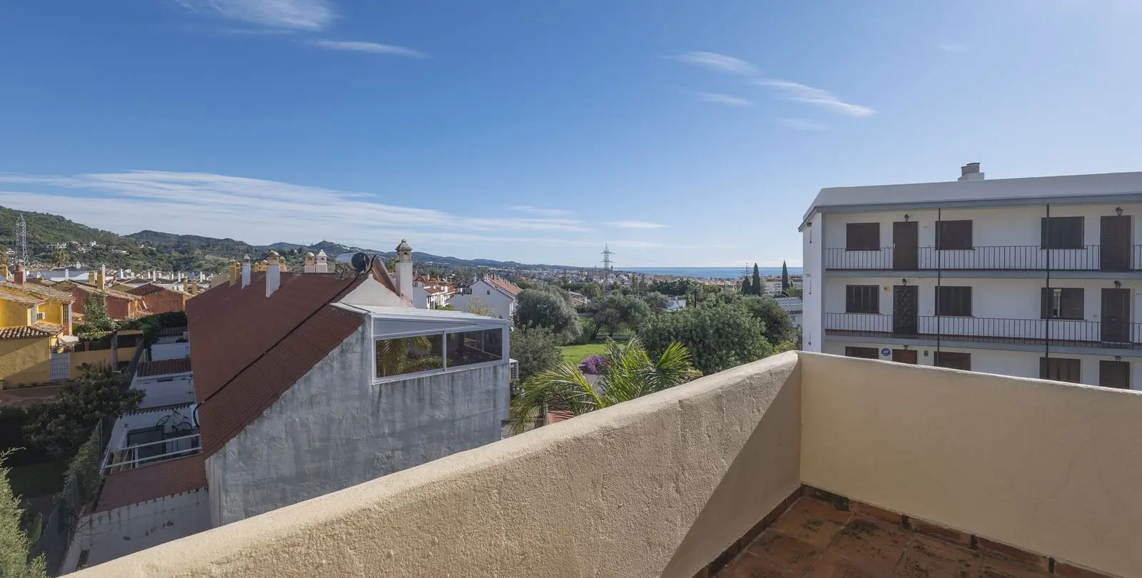 Продажа двухуровневых апартаментов в Marbella 22