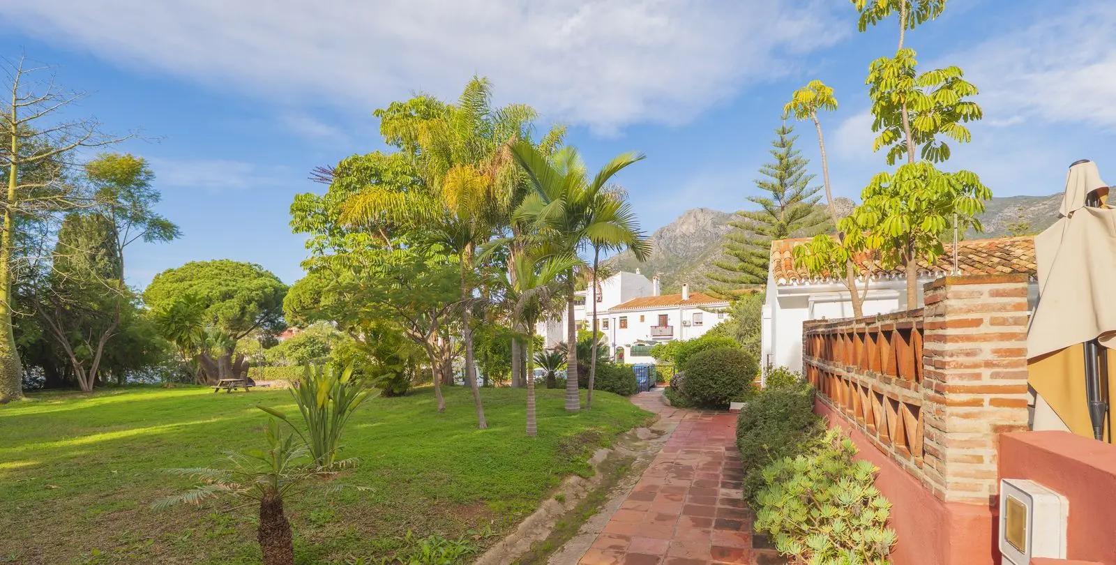 Продажа двухуровневых апартаментов в Marbella 28