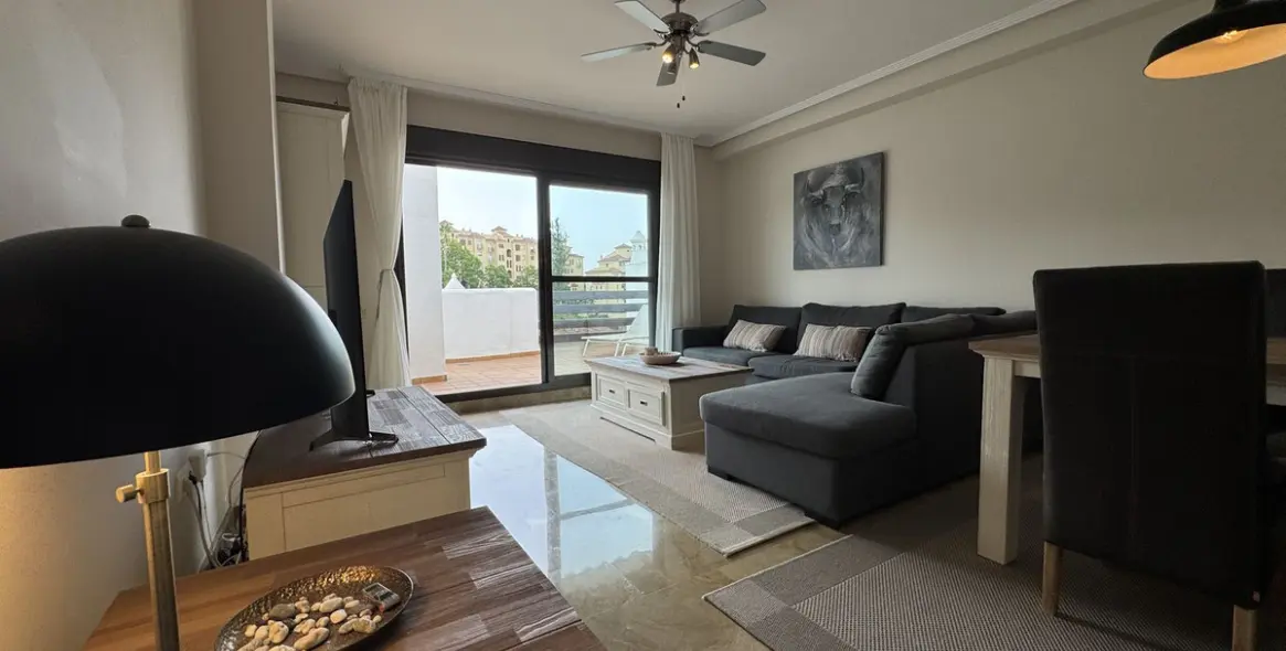 Продажа апартаментов на среднем этаже в Estepona 1