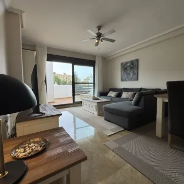 Sale of middle floor apartment in Estepona