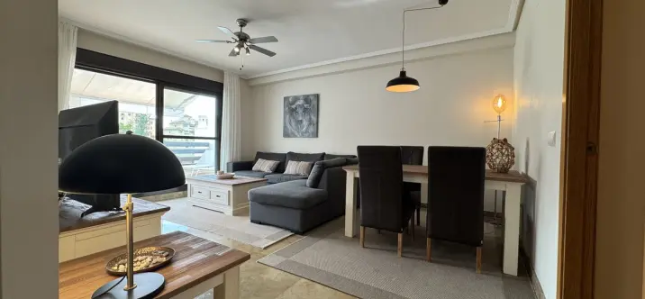 Sale of middle floor apartment in Estepona 1
