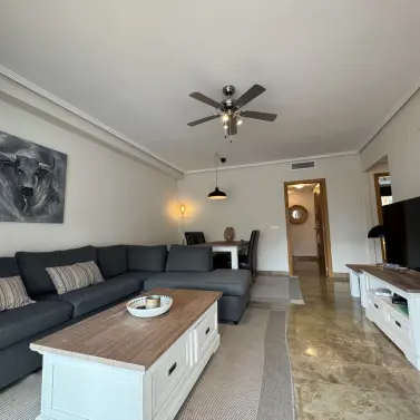 Sale of middle floor apartment in Estepona