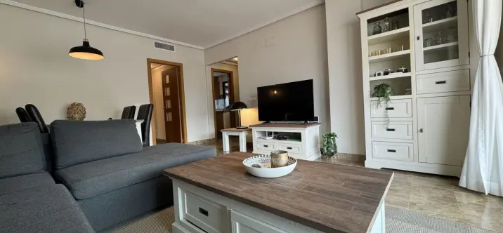 Sale of middle floor apartment in Estepona 3