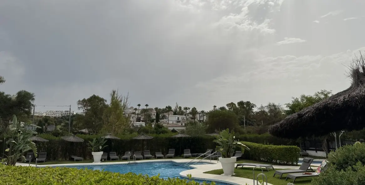 Продажа апартаментов на среднем этаже в Estepona 6