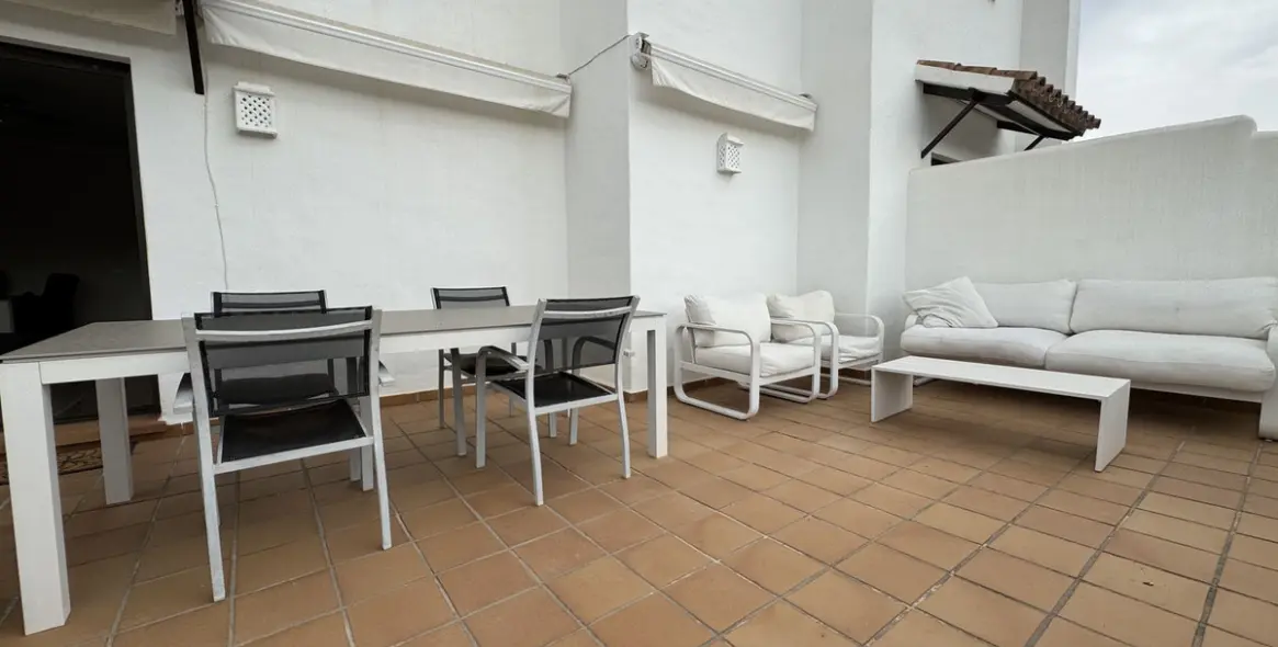 Продажа апартаментов на среднем этаже в Estepona 8