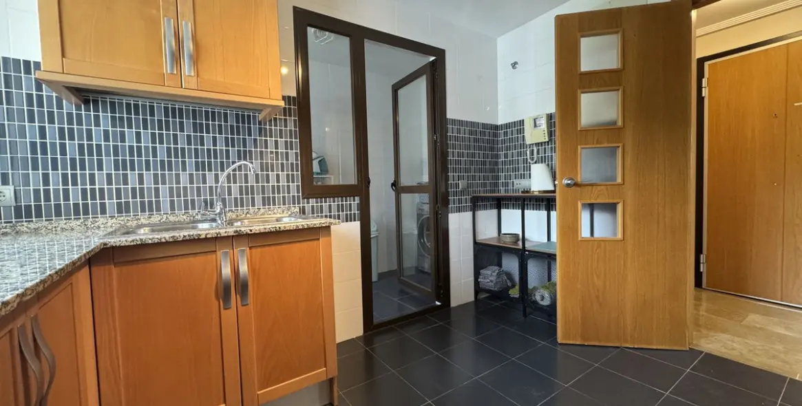 Продажа апартаментов на среднем этаже в Estepona 9