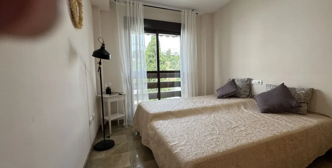 Продажа апартаментов на среднем этаже в Estepona 12