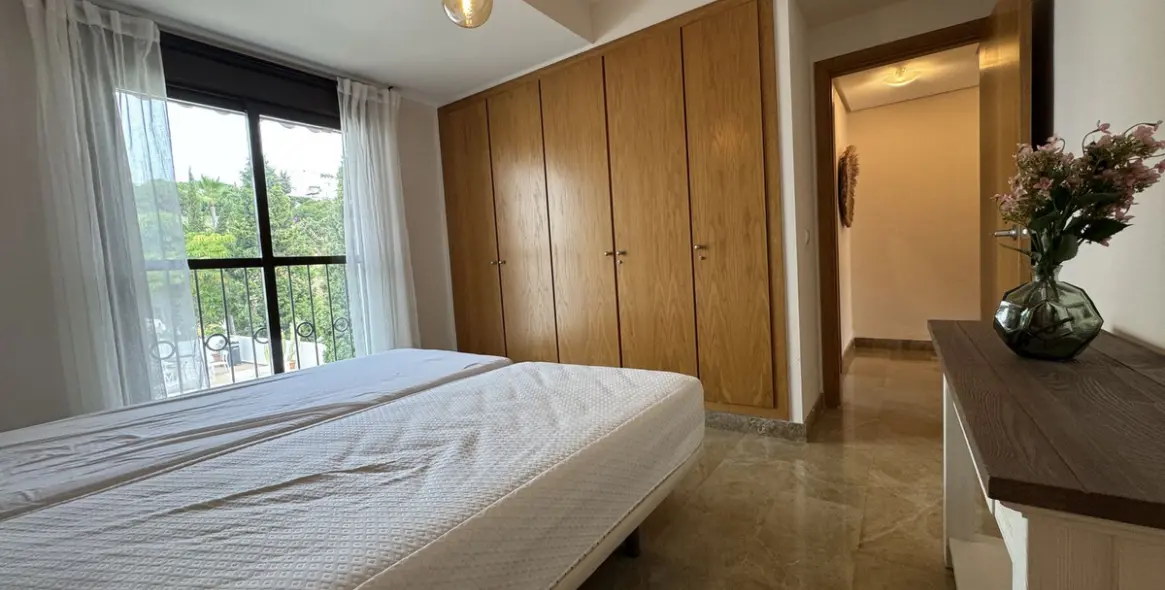 Продажа апартаментов на среднем этаже в Estepona 16