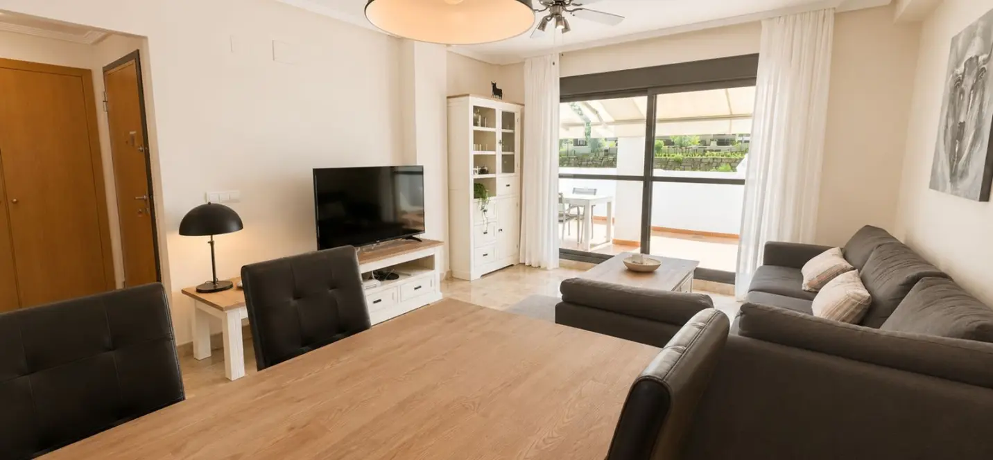 Sale of middle floor apartment in Estepona 0