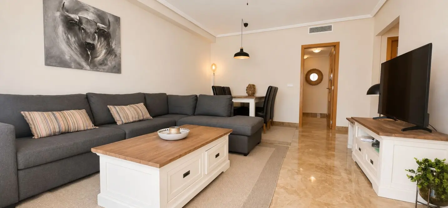 Sale of middle floor apartment in Estepona 1