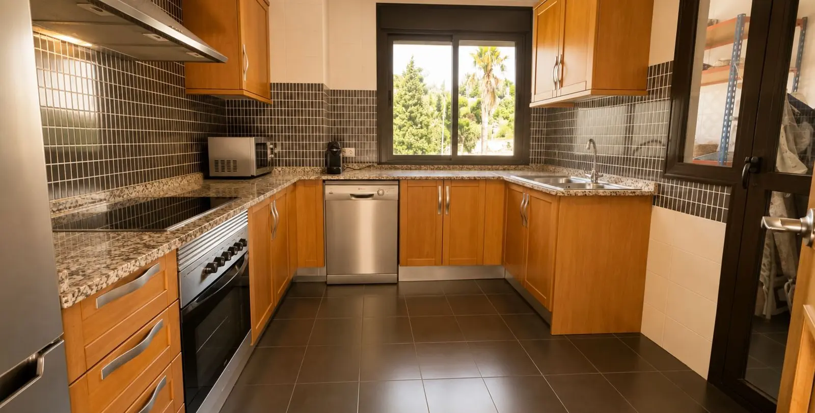 Sale of middle floor apartment in Estepona 4