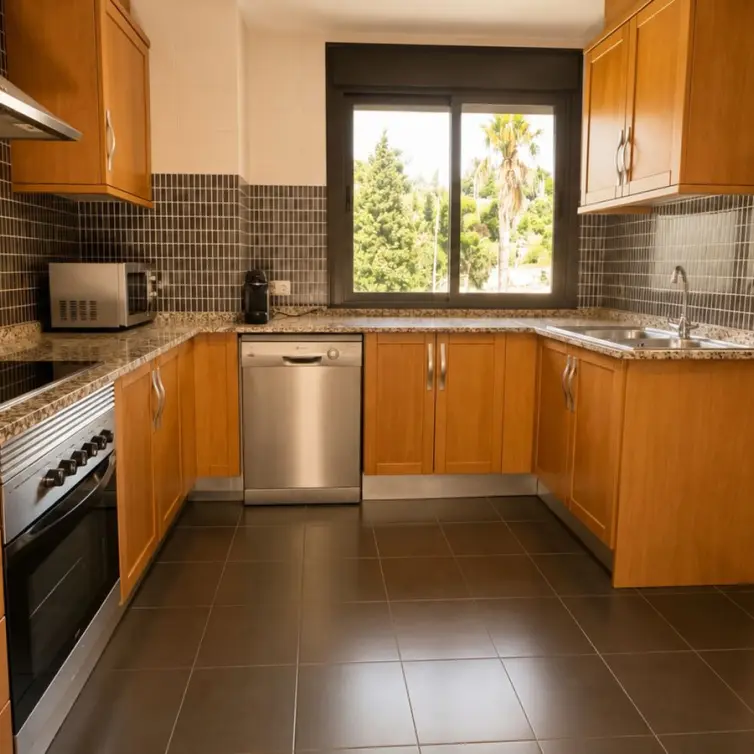 Sale of middle floor apartment in Estepona