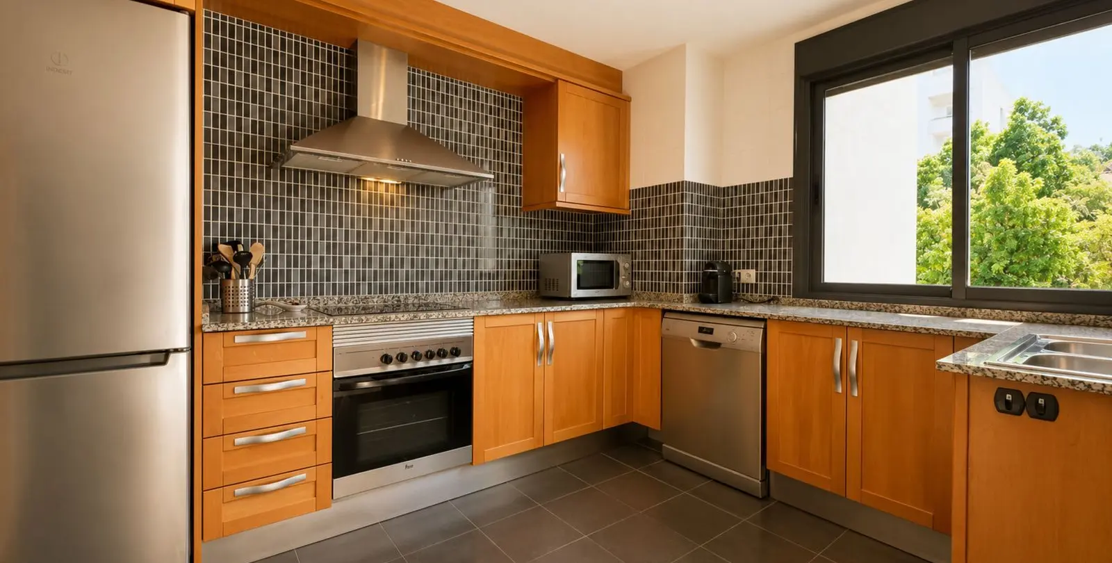 Sale of middle floor apartment in Estepona 5