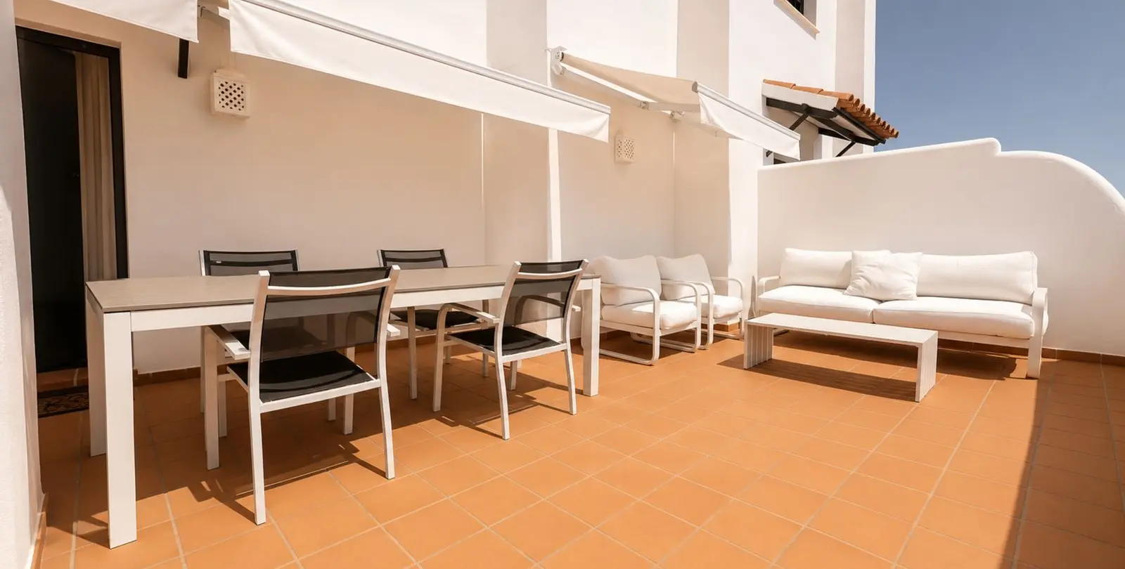 Sale of middle floor apartment in Estepona 6