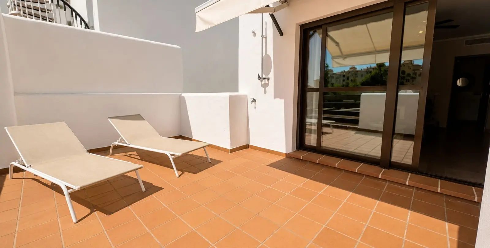 Sale of middle floor apartment in Estepona 7