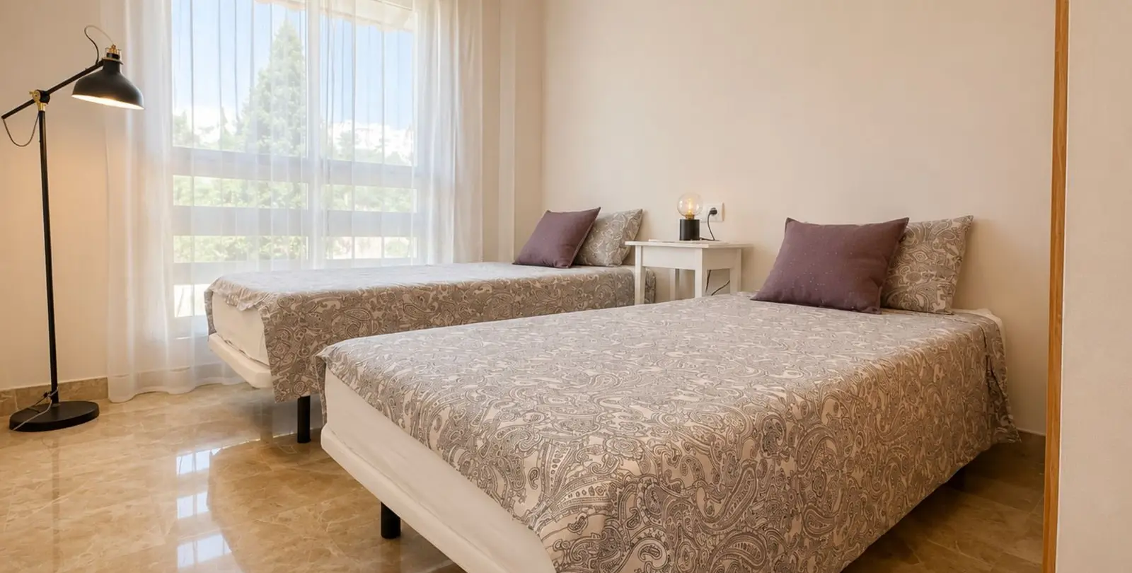 Sale of middle floor apartment in Estepona 8