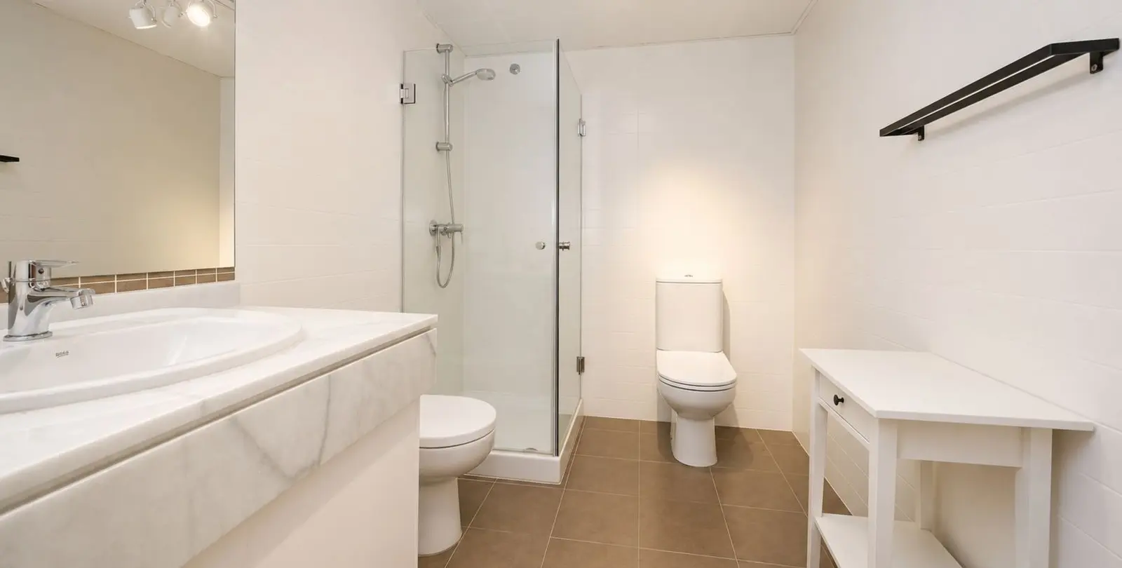 Sale of middle floor apartment in Estepona 10