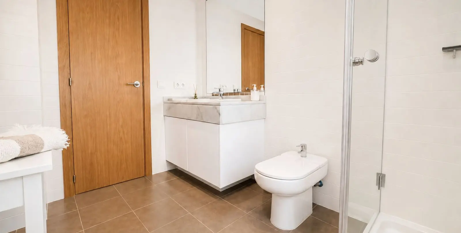 Sale of middle floor apartment in Estepona 11