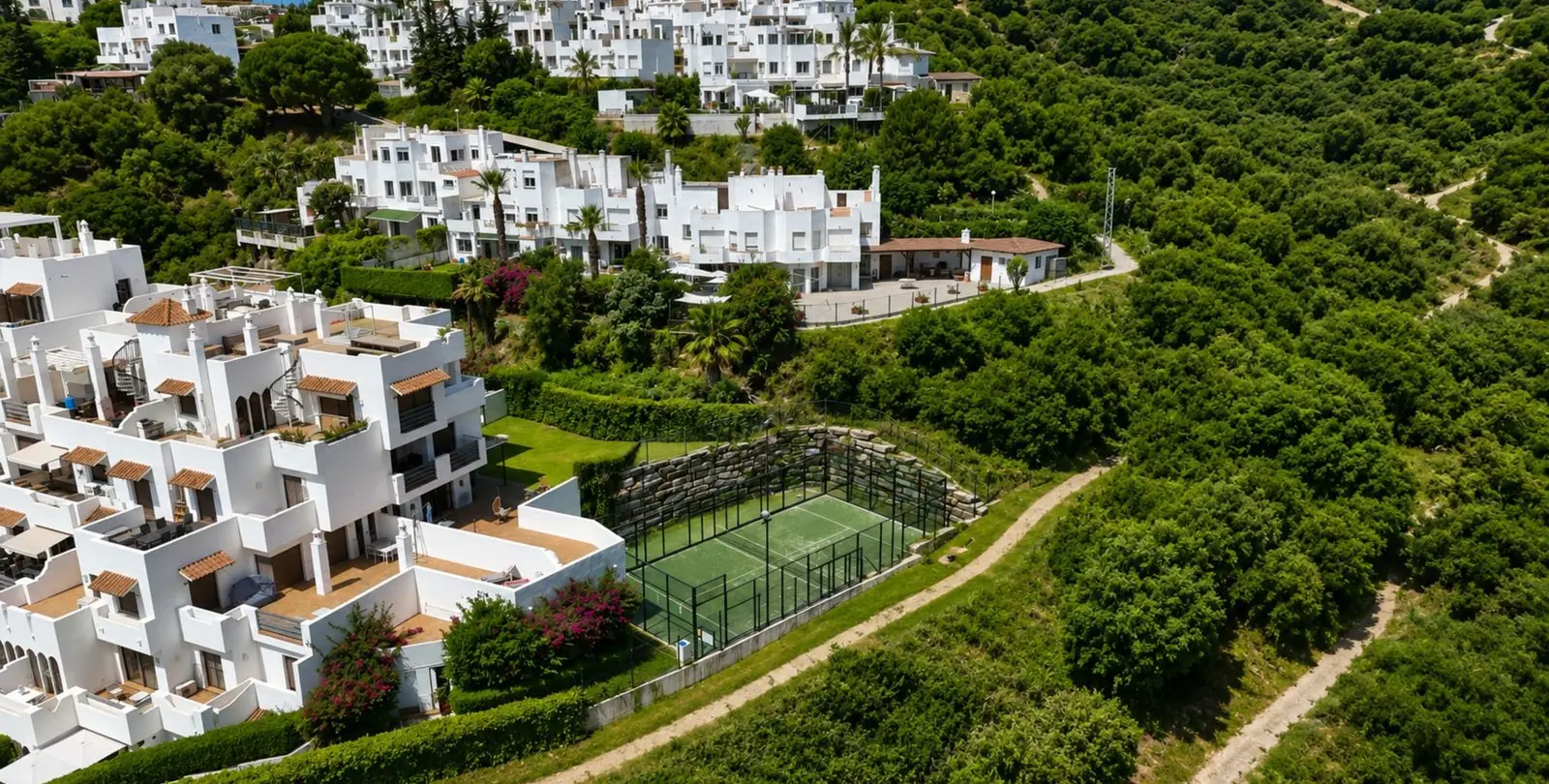 Sale of middle floor apartment in Estepona 17