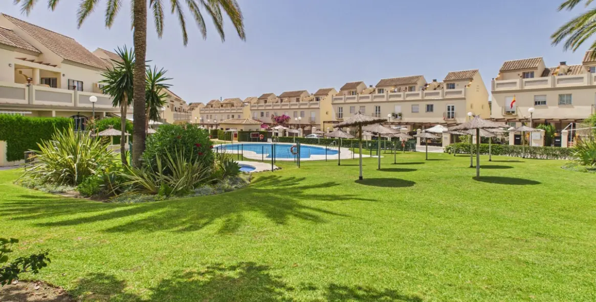Sale of townhouse in La Duquesa 1